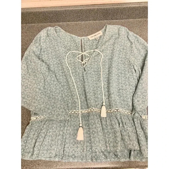 2 Womens XS Tops Abercrombie Peasant blouse And Aqua Brand Open Shoulder Blouse - Picture 2 of 8